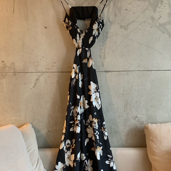 Open waist and back flowy floral maxi dress - Picture 6 of 8